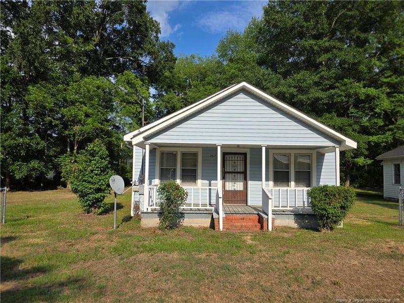 207 Triangle Pl, Fayetteville, NC 28312