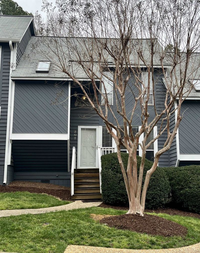 207 Virginia Pl, Cary, NC 27513
