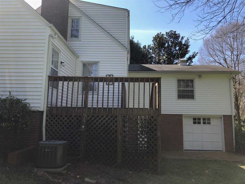 207 N Wake St, Hillsborough, NC 27278