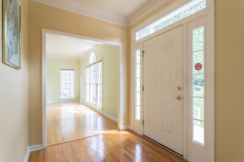 207 Yorkhill Dr, Cary, NC 27513