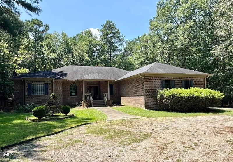 2070 Sandalwood Dr, Sanford, NC 27332