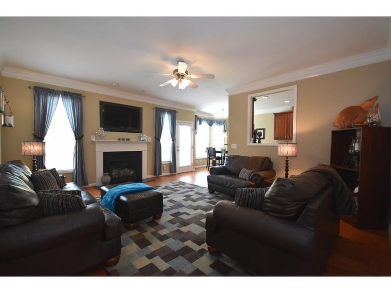 2071 Glenkirk Dr, Burlington, NC 27215