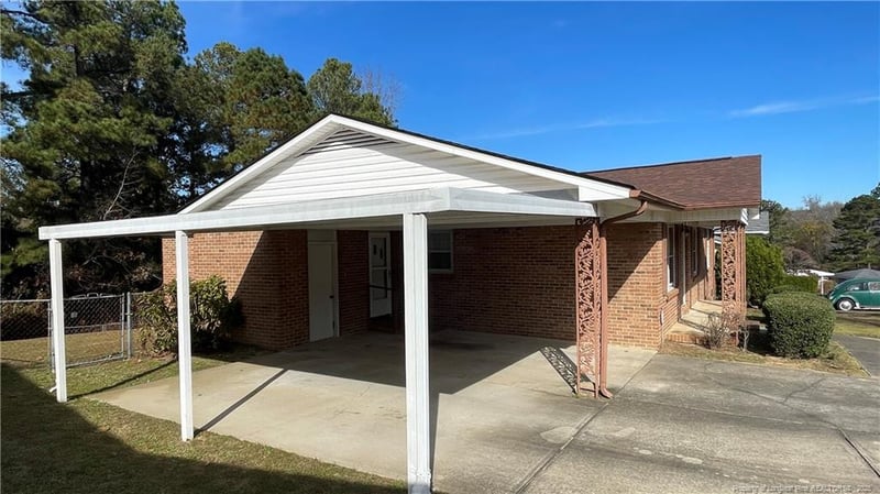 2074 Corrinna St, Fayetteville, NC 28311