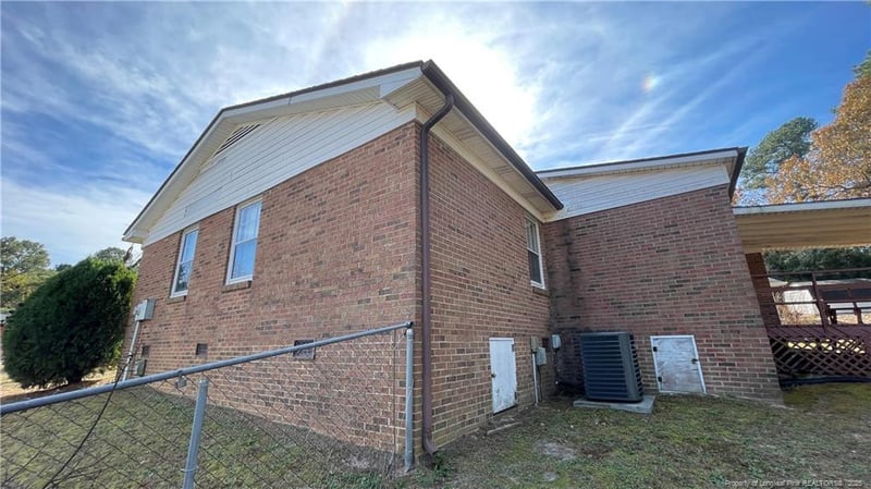 2074 Corrinna St, Fayetteville, NC 28311