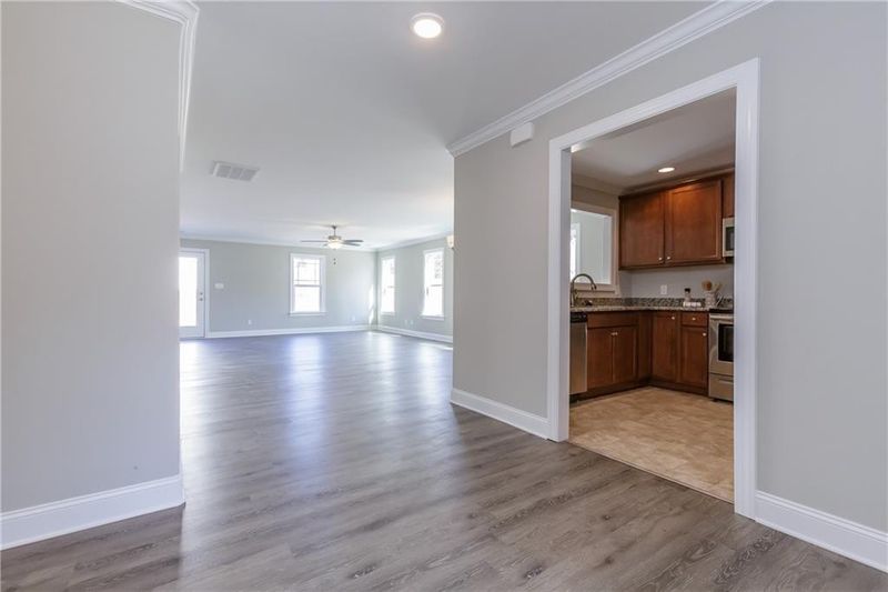 2077 Dresden Dr, Burlington, NC 27217
