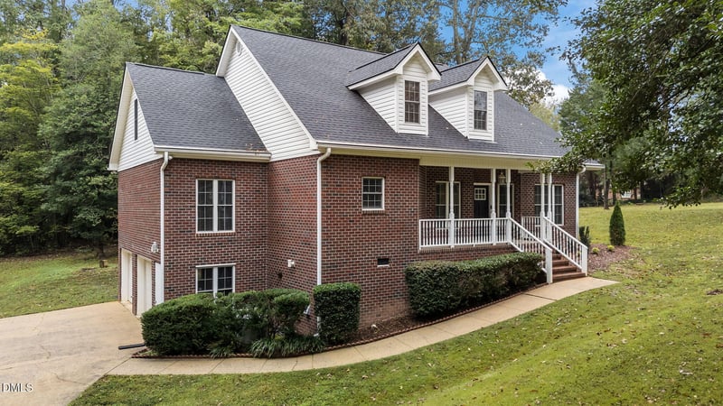 208 Adams Ct, Clayton, NC 27520