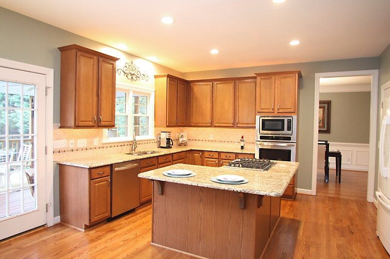 208 Asbill Ct, Cary, NC 27518