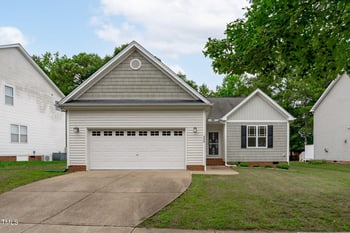 208 Autumn Glen Ln, Holly Springs, NC 27540