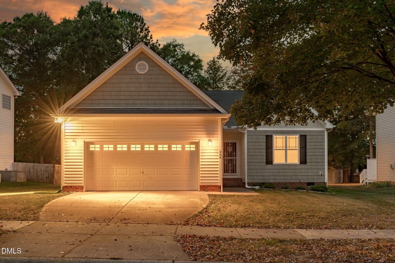 208 Autumn Glen Ln, Holly Springs, NC 27540