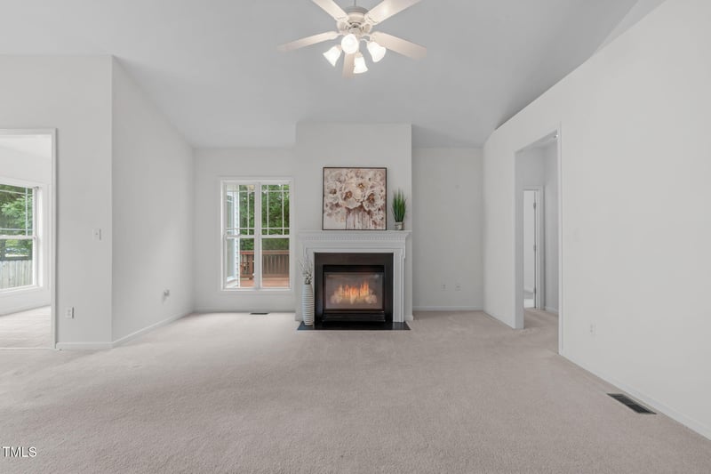 208 Autumn Glen Ln, Holly Springs, NC 27540