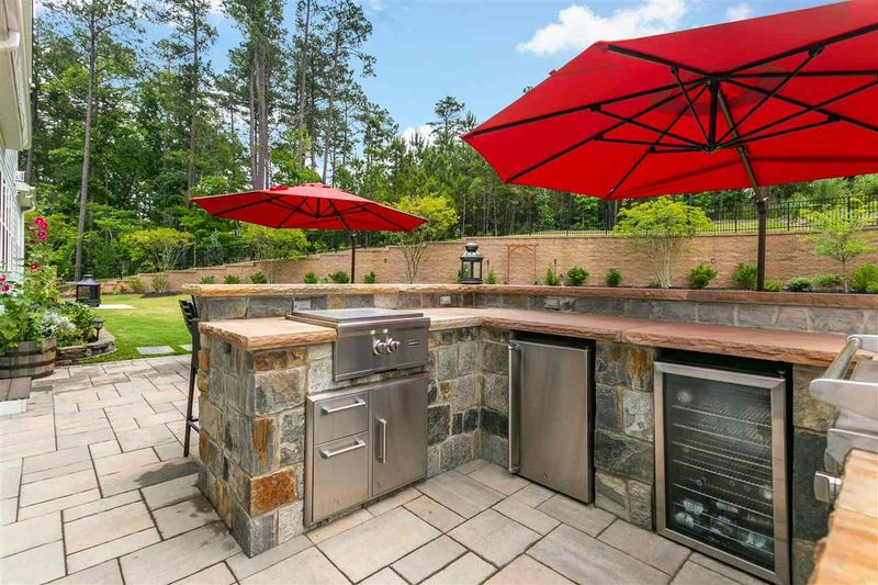 208 Canyon Bluff Ct, Cary, NC 27519
