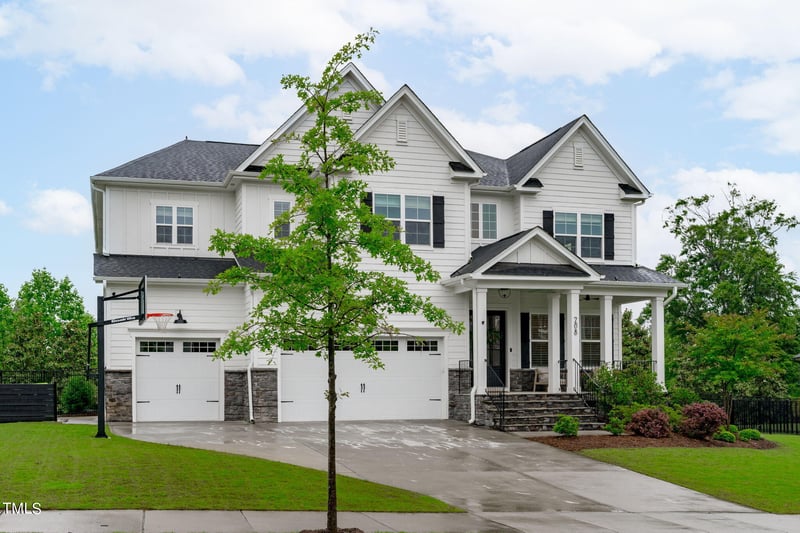 208 China Grove Ct, Holly Springs, NC 27540