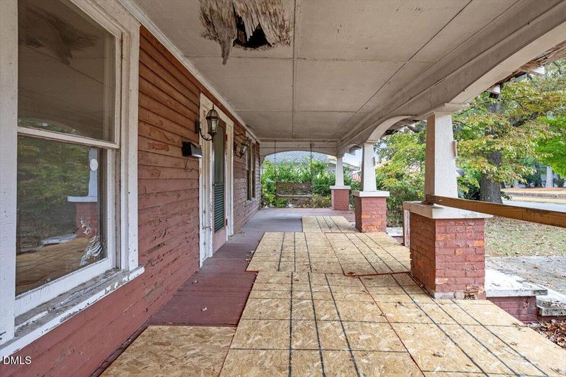 208 W Church St, Benson, NC 27504