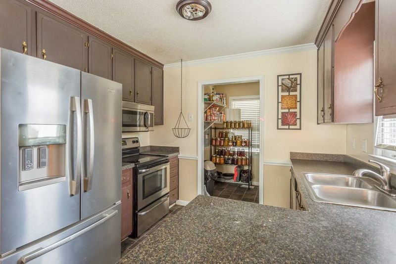 208 Cobblestone Ct, Clayton, NC 27520