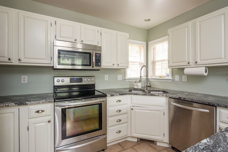 208 Crossfire Rd, Holly Springs, NC 27540