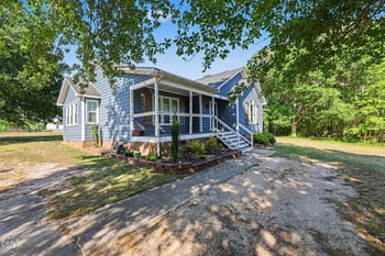 208 Deep Creek Dr, Clayton, NC 27520