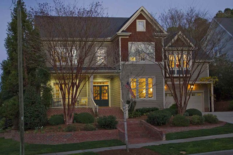 208 Falkner Dr, Chapel Hill, NC 27517