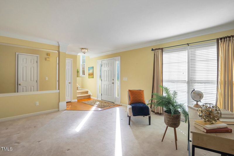 208 Fern Ridge Dr, Cary, NC 27518