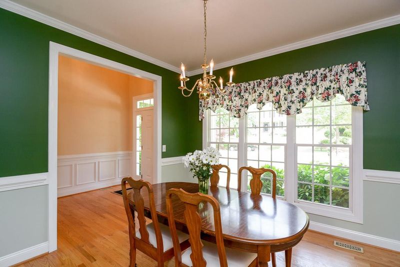 208 Flatrock Ln, Holly Springs, NC 27540