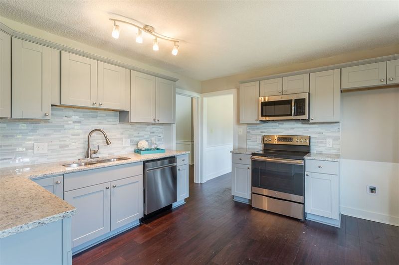 208 Gail Ridge Ln, Wendell, NC 27591
