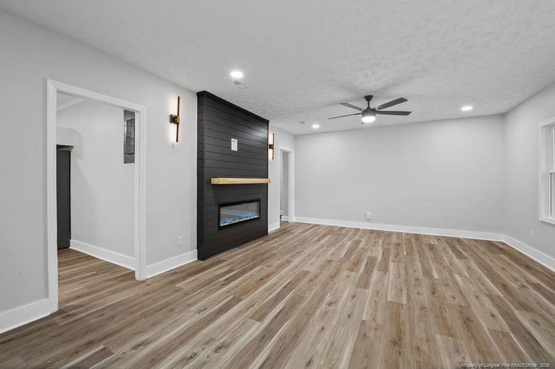 208 Gallup Dr, Fayetteville, NC 28304