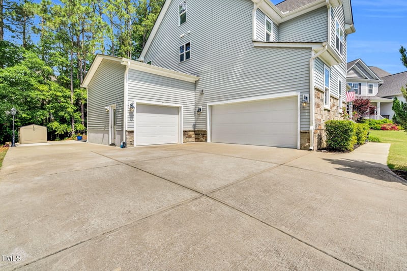 208 Gillean Ln, Holly Springs, NC 27540