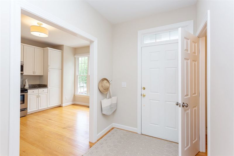 208 Greenview Dr, Chapel Hill, NC 27516