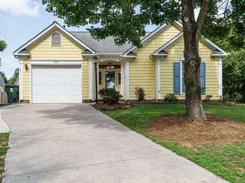 208 Hallwood Ct, Holly Springs, NC 27540