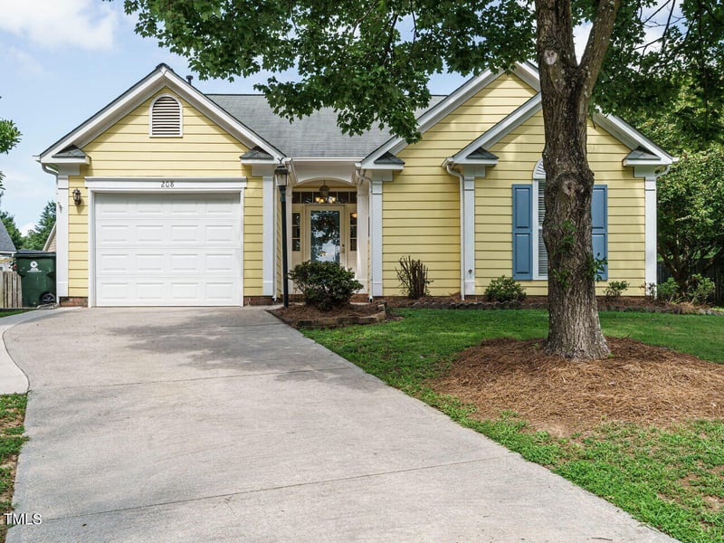 208 Hallwood Ct, Holly Springs, NC 27540