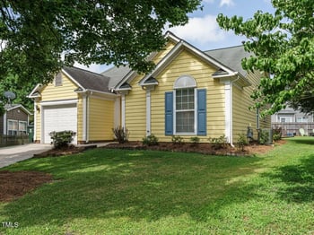 208 Hallwood Ct, Holly Springs, NC 27540