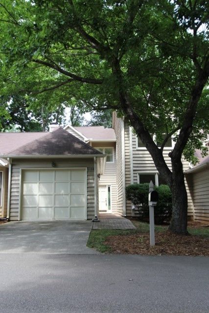 208 Hanover Pl, Cary, NC 27511