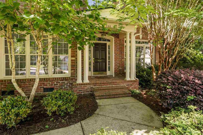 208 Hedgewood Ct, Cary, NC 27519