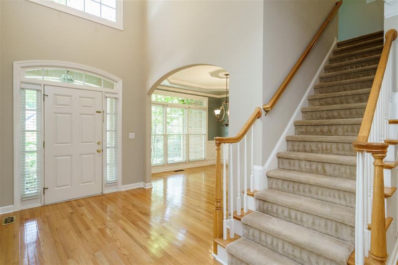 208 Hedgewood Ct, Cary, NC 27519
