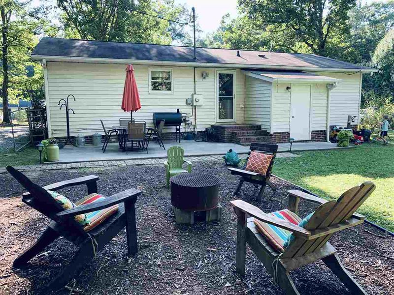 208 Hemlock Dr, Durham, NC 27705