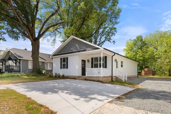 208 Holt St, Burlington, NC 27217