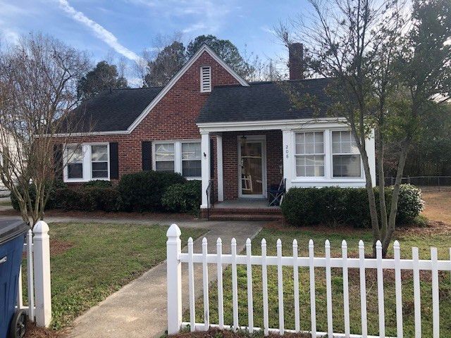 208 E Holt St, Smithfield, NC 27577