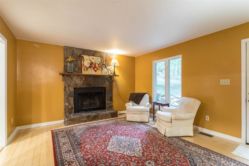 208 Honeysuckle Ln, Cary, NC 27513