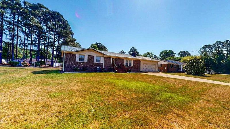 208 Juniper Dr, Clayton, NC 27520