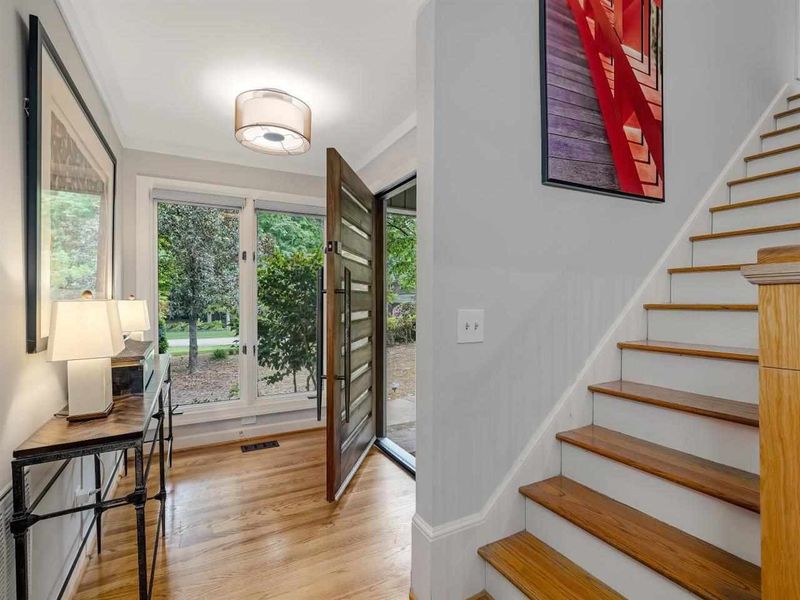 208 Lochview Dr, Cary, NC 27518