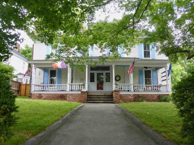 208 N Main St, Louisburg, NC 27549