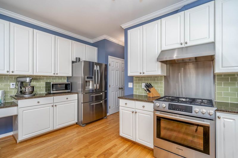 208 Marvista Ct, Cary, NC 27518