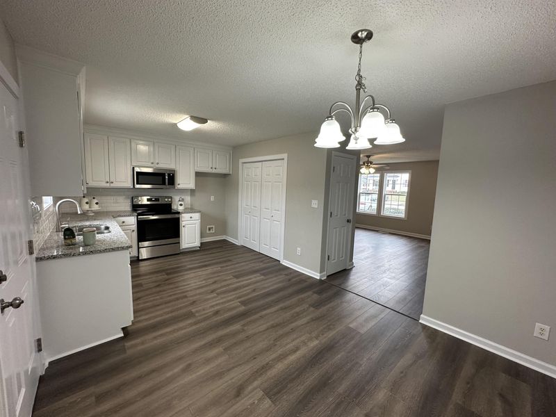 208 Mayfair Ct, Clayton, NC 27520