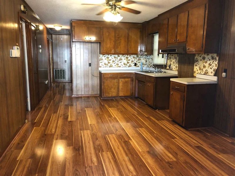 208 E Northington St, Lillington, NC 27546