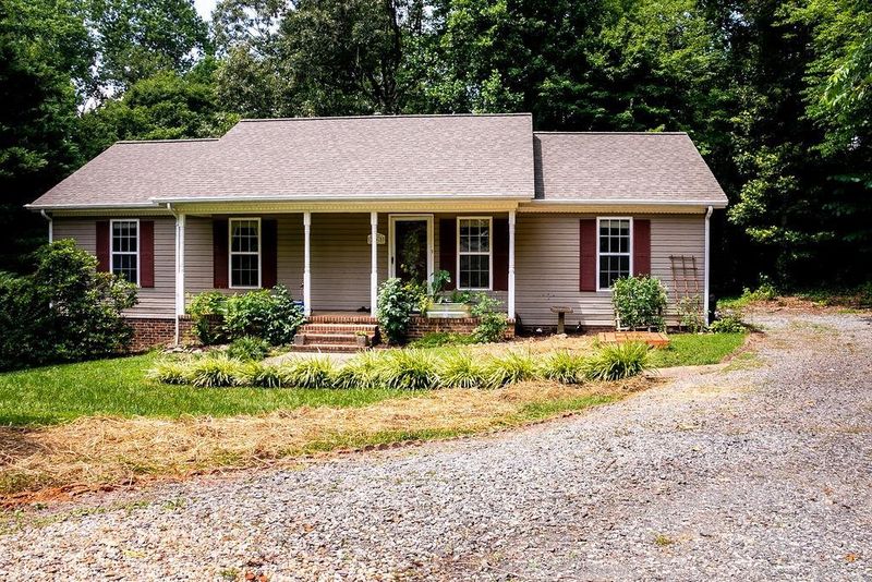 208 Oak Forest Ct, Mebane, NC 27302