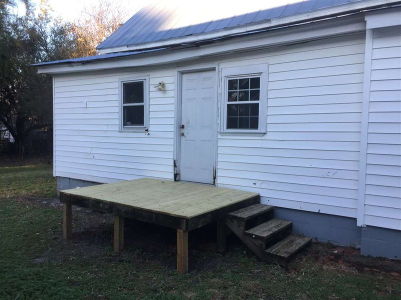 208 W Oak St, Zebulon, NC 27597
