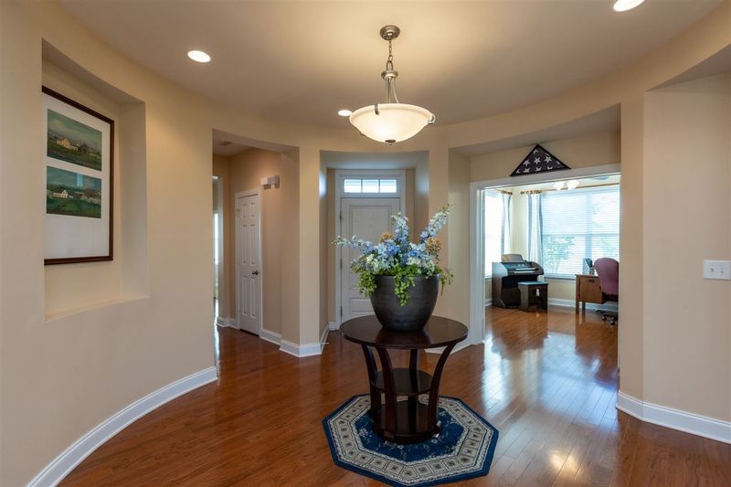 208 Oceanside Ln, Cary, NC 27519