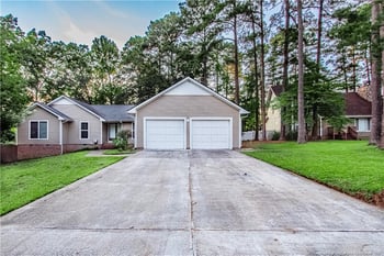 208 Offing Ct, Fayetteville, NC 28314