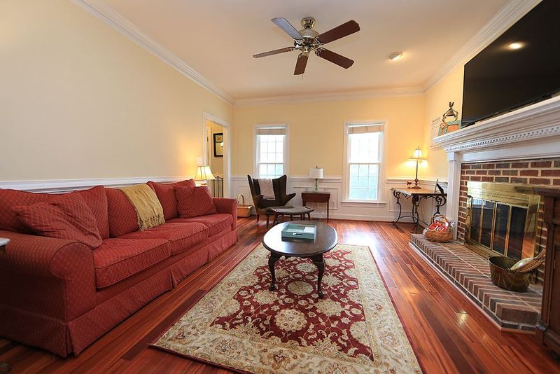 208 Park Valley Ln, Cary, NC 27519