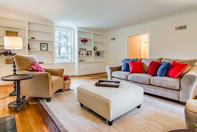 208 Pineview Rd, Durham, NC 27707
