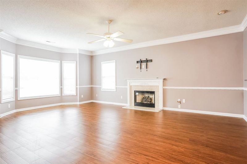 208 Pointe Crest Ct, Cary, NC 27513